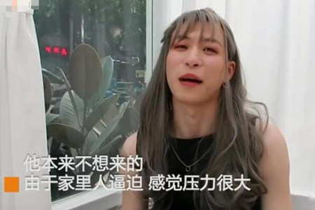 小伙穿女装去相亲